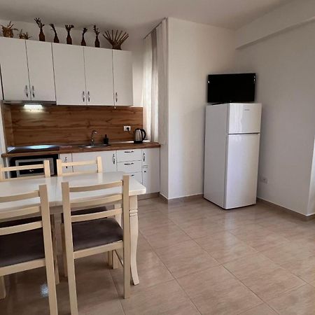 Mire Apartment Дуррес Экстерьер фото