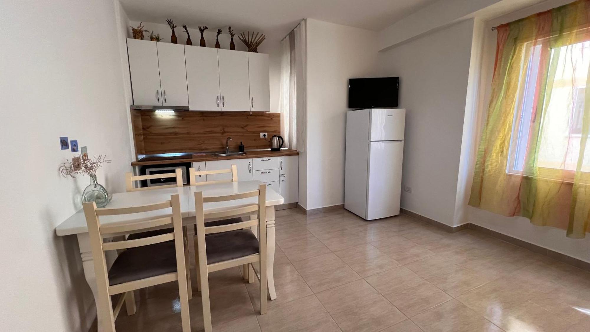 Mire Apartment Дуррес Экстерьер фото